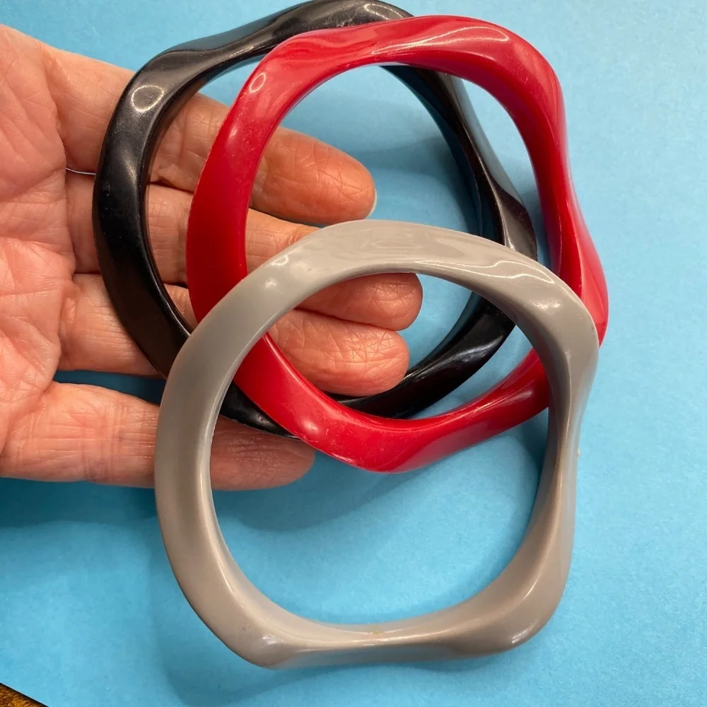 Vintage Wavy Bangle Bracelets Lot Of 3 Red Gray Black
